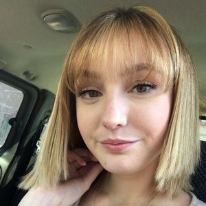 Meet your Posher, Abbey